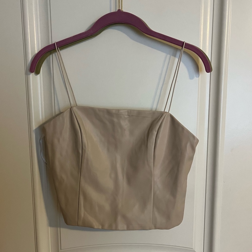 Lulu’s Faux lather crop